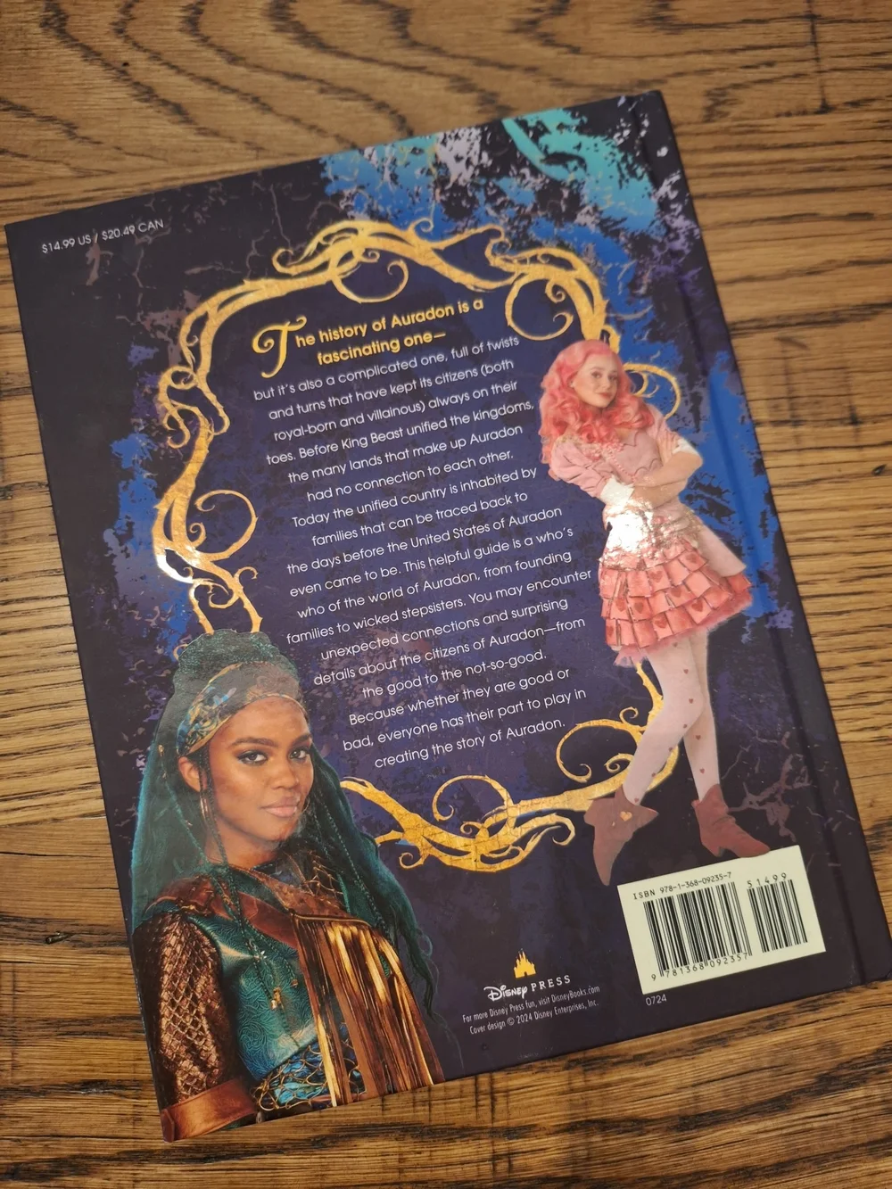 Disney The World of Auradon Royals and Villains - Blue and Red Cover